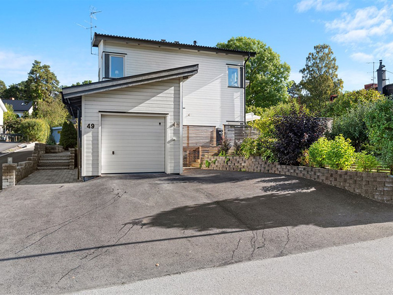 Asfaltering av garageuppfart. Sätra Danderyd